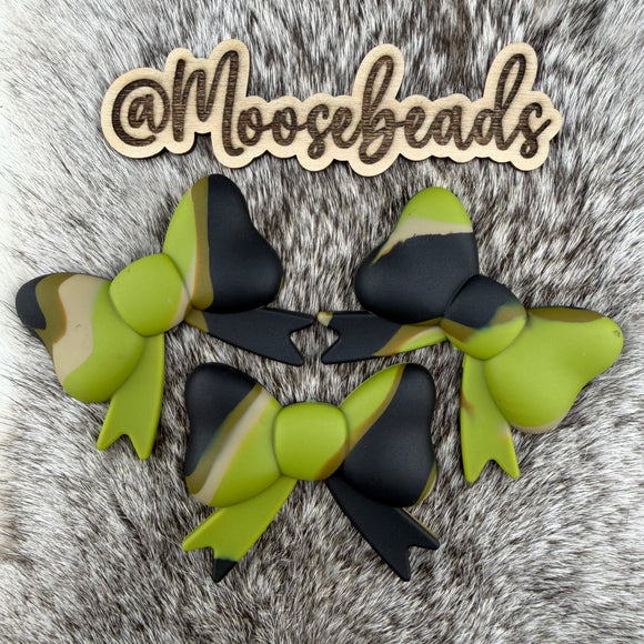 JUMBO-11 Camo JUMBO Bow w/ Tails Silicone Focal EXCLUSIVE